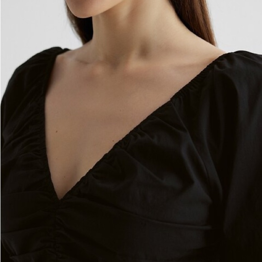 EXPRESS- V-Neck Pleated Peplum Top - Picture 3 of 10